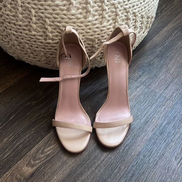 O&B Heels - Picture 2 of 6